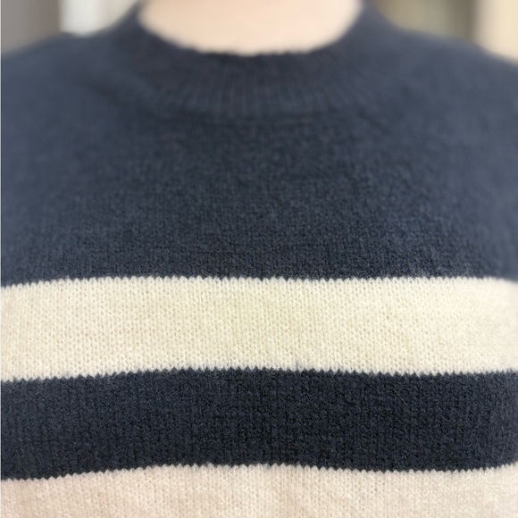 NWT Sincerely Jules Navy Cream Wide Stripe Chunky Cropped Knit Sweater | Size M - Picture 6 of 9